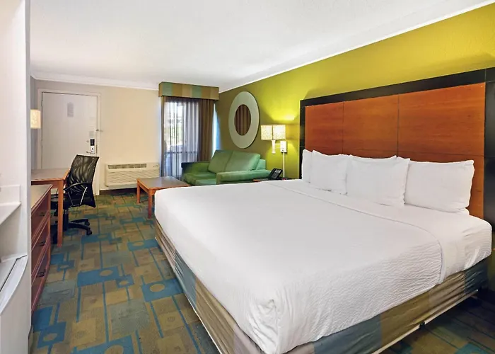 Travelodge By Wyndham North Hotel