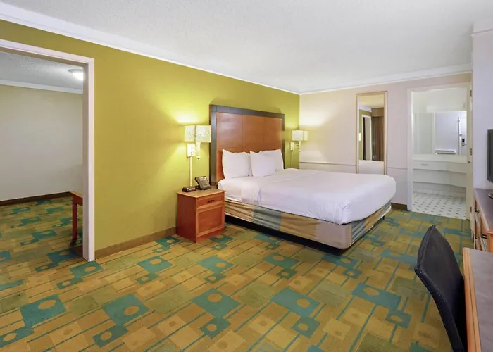 Travelodge By Wyndham North Hotel 3*