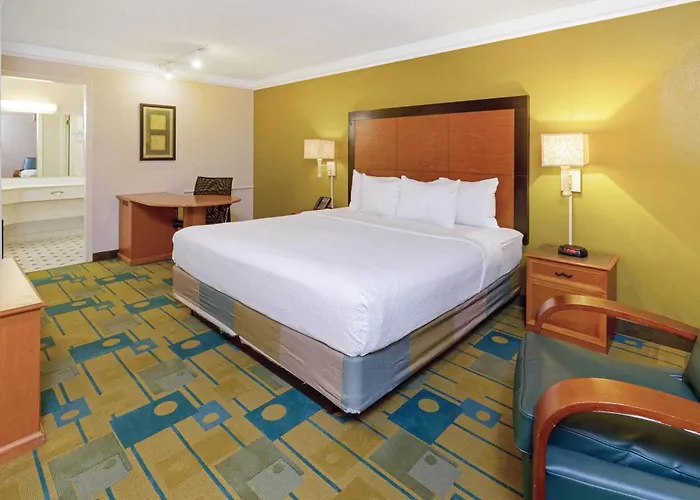 Travelodge By Wyndham North Hotel 3*