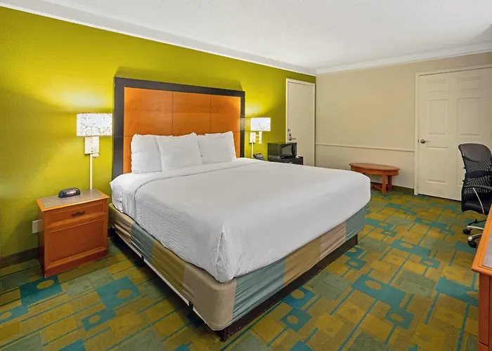 Hotel Travelodge By Wyndham North 3*