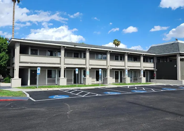 Travelodge By Wyndham North