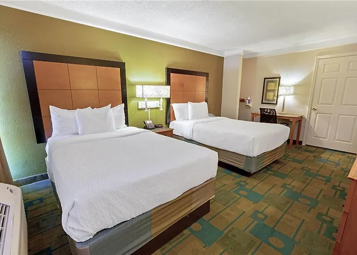 Travelodge By Wyndham North Hotel 3*