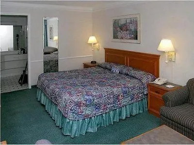 Travelodge By Wyndham North Hotel